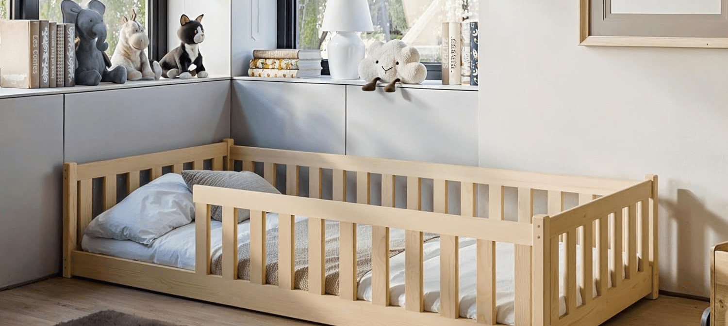 Lit cabane Montessori au sol en bois naturel